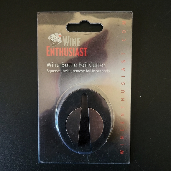 Wine Enthusiast Other - NWT Wine Enthusiast Wine Bottle Foil Cutter 🍷